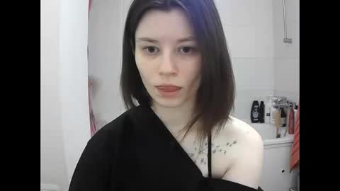 Snapshot of style_bliss chatting on 09.30.25 Eva online show from 09.30.25