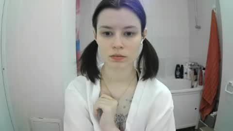 Snapshot of style_bliss chatting on 10.01.25 Eva online show from 10.01.25