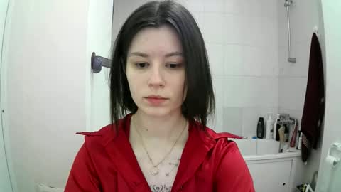 Snapshot of style_bliss chatting on 10.05.25 Eva online show from 10.05.25