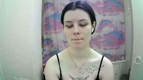 Snapshot of style_bliss chatting on 10.06.25 Eva online show from 10.06.25