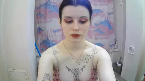 Snapshot of style_bliss chatting on 10.15.25 Eva online show from 10.15.25