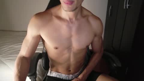 Snapshot of stylishman01 chatting on 02.12.26 stylish man online show from 02.12.26