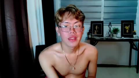 Snapshot of su_jin_oppa chatting on 04.13.26 Su-jin online show from 04.13.26