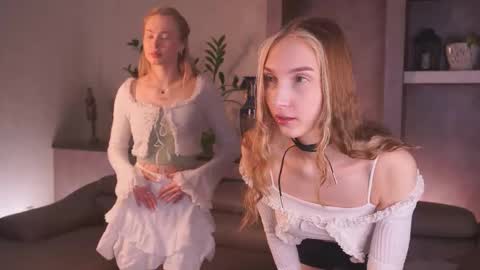 Snapshot of suannedoriean chatting on 02.10.26 Mure online show from 02.10.26