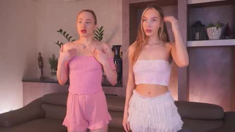 Snapshot of suannedoriean chatting on 02.11.26 Mure online show from 02.11.26