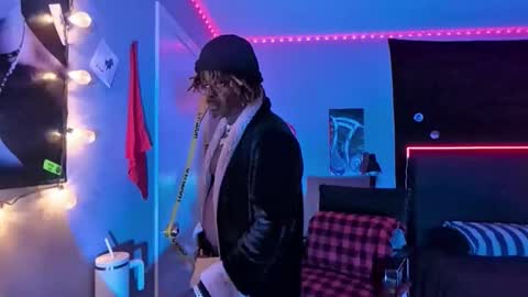 Snapshot of suavechocolatecity chatting on 11.30.25 Hot Chocolate online show from 11.30.25