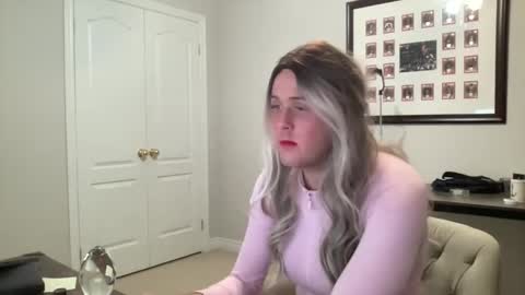 Sissy Isabella online show from 05.17.26
