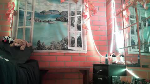 Snapshot of submissive_gh1 chatting on 10.17.25 sofhia online show from 10.17.25