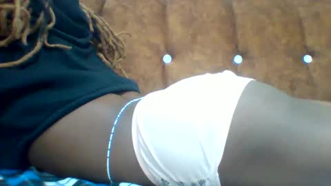 Snapshot of submissive_slut001 chatting on 01.08.25 submissive_slut001 online show from 01.08.25