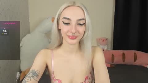 Snapshot of succubantra chatting on 10.24.25 Chloe online show from 10.24.25