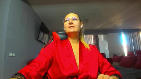Snapshot of sugar_mayy chatting on 10.20.25 May online show from 10.20.25