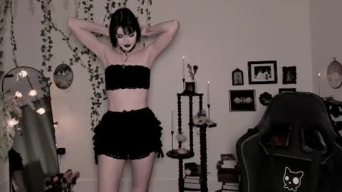 Snapshot of sugarmiette chatting on 06.12.26 Ella online show from 06.12.26