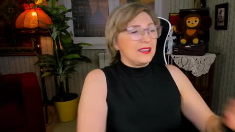 Vivien online show from 01.08.25