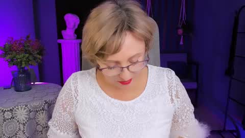 Vivien online show from 01.09.25