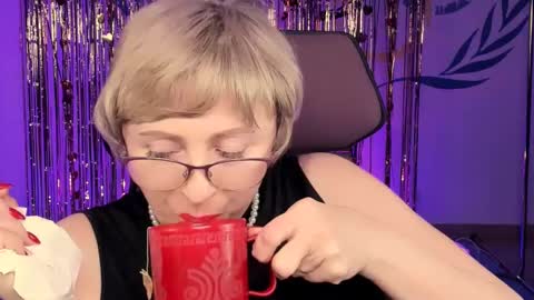 Vivien online show from 02.22.25