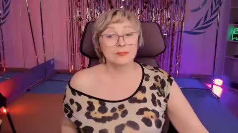 Vivien online show from 02.28.25