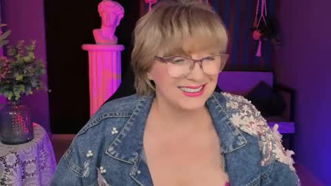 Vivien online show from 09.21.25