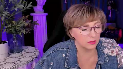 Vivien online show from 10.15.25