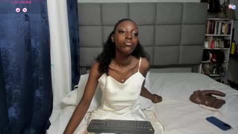 Snapshot of suhaila_suu chatting on 11.28.25 suhaila_suu online show from 11.28.25