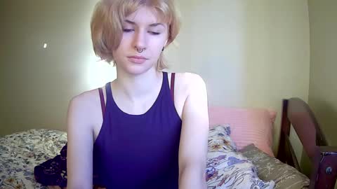 Snapshot of suicunebitch chatting on 12.31.24 Ophelia online show from 12.31.24