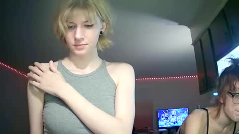 Snapshot of suicunebitch chatting on 01.20.25 Ophelia online show from 01.20.25