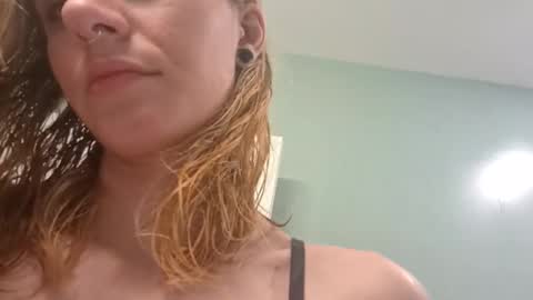 Snapshot of suicunebitch chatting on 01.10.26 Ophelia online show from 01.10.26