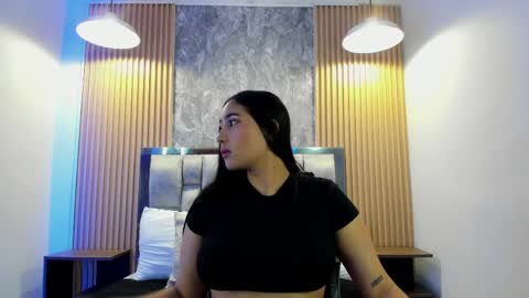 Snapshot of sulay_kim chatting on 05.22.26 Sulay online show from 05.22.26