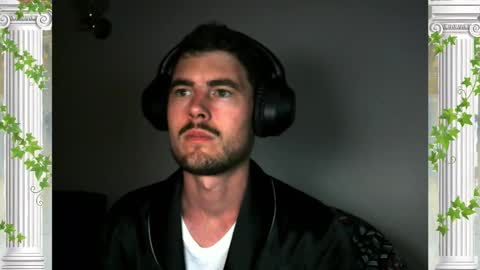 Snapshot of sultansgirls chatting on 11.13.25 The Sultan online show from 11.13.25