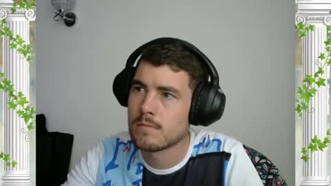 Snapshot of sultansgirls chatting on 11.13.25 The Sultan online show from 11.13.25