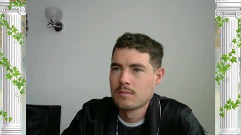 Snapshot of sultansgirls chatting on 11.18.25 The Sultan online show from 11.18.25