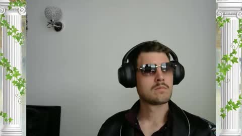 Snapshot of sultansgirls chatting on 11.19.25 The Sultan online show from 11.19.25