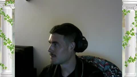 Snapshot of sultansgirls chatting on 11.25.25 The Sultan online show from 11.25.25