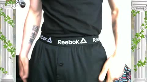 Snapshot of sultansgirls chatting on 12.13.25 The Sultan online show from 12.13.25