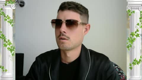 Snapshot of sultansgirls chatting on 12.14.25 The Sultan online show from 12.14.25