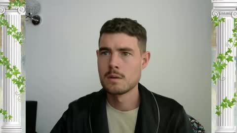 Snapshot of sultansgirls chatting on 12.19.25 The Sultan online show from 12.19.25