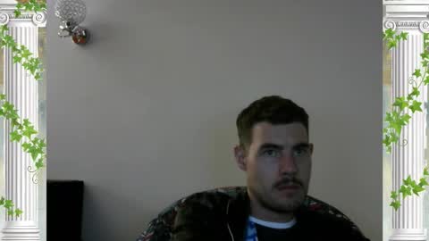 Snapshot of sultansgirls chatting on 12.21.25 The Sultan online show from 12.21.25