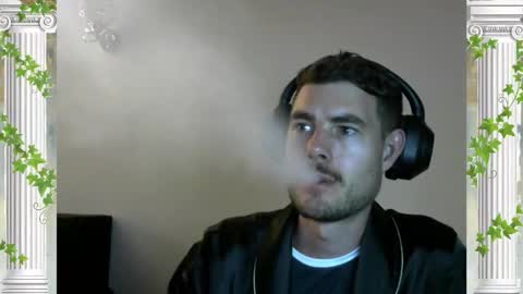 Snapshot of sultansgirls chatting on 12.22.25 The Sultan online show from 12.22.25