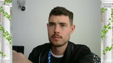 Snapshot of sultansgirls chatting on 12.22.25 The Sultan online show from 12.22.25