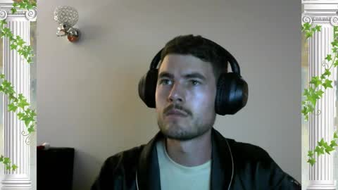 Snapshot of sultansgirls chatting on 12.23.25 The Sultan online show from 12.23.25