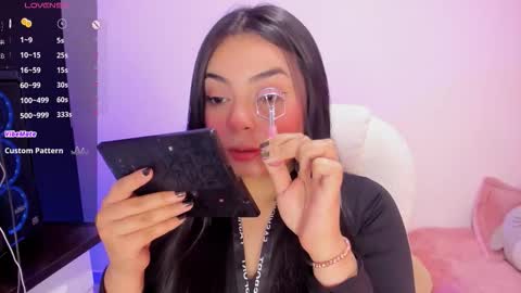 Snapshot of sumersunsett chatting on 12.20.25 sumersunsett online show from 12.20.25