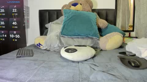 Snapshot of summer_romance chatting on 02.12.26 Andres-tattoos Derek Hairy online show from 02.12.26