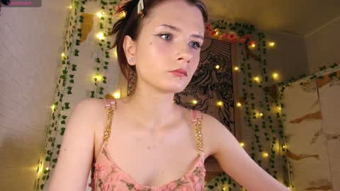 Snapshot of summerhazee chatting on 12.29.24 summerhazee online show from 12.29.24