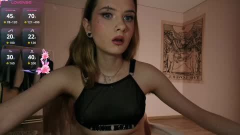 Snapshot of summerhazee chatting on 04.05.26 summerhazee online show from 04.05.26