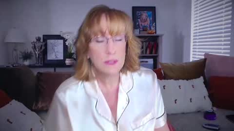 SummerKnightzzz online show from 11.17.25