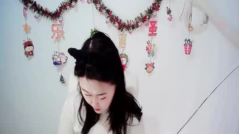 Snapshot of sun_yummy chatting on 12.22.24 Lucis online show from 12.22.24