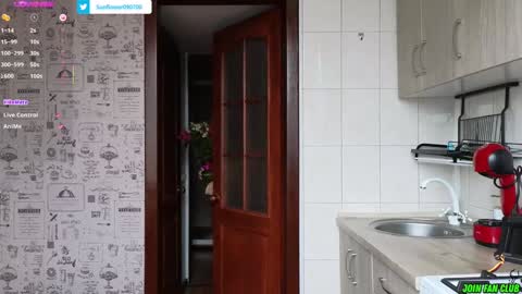 Snapshot of sunflower0907 chatting on 02.04.25 Tina. Im topless model online show from 02.04.25