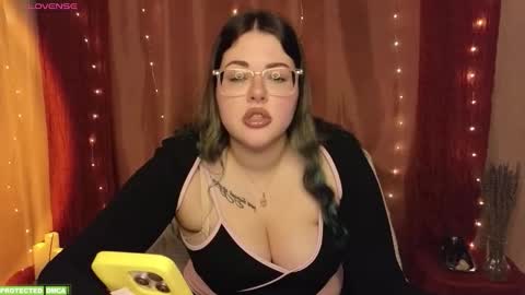 Snapshot of sunflower0907 chatting on 09.17.25 Tina. Im topless model online show from 09.17.25