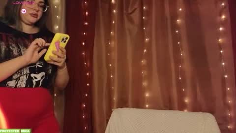 Snapshot of sunflower0907 chatting on 09.18.25 Tina. Im topless model online show from 09.18.25