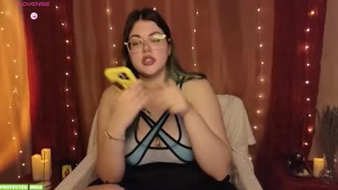 Snapshot of sunflower0907 chatting on 09.28.25 Tina. Im topless model online show from 09.28.25