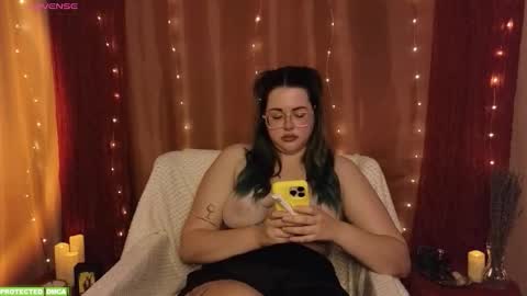 Snapshot of sunflower0907 chatting on 09.30.25 Tina. Im topless model online show from 09.30.25